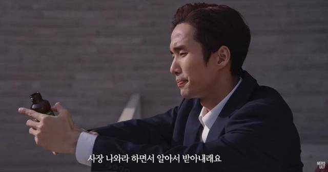 유튜브 채널 '너덜트'가 지난달 24일 업로드한 '야근, 야근, 야근, 야근, 야근, 병원, 기절' 영상의 한 장면. "야근을 시키면서 돈도, 휴가도 안 주면 어떡하라는 거냐"는 사원의 말에 대리가 "MZ들은 권리의식이 강해 사장 나와라 하면서 받아내라고 한다"고 답하는 장면. 지난달 6일 이정식 고용노동부 장관이 근로시간제도 개편안 발표 이후 말한 내용을 꼬집었다. 너덜트 유튜브 캡처