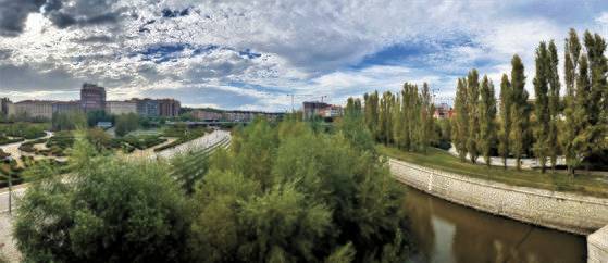 오세훈 서울시장이 26일 오후(현지시간) 강변북로·경부간선도로 벤치마킹 대상으로 둘러본 스페인 마드리드시 리오공원. 이 공ㄴ 원래 M30고속도로였지만, 마드리드시는 고속도로를 지하로 내리고 상부에 공원을 조성했다. 마드리드(스페인)=문희철 기자