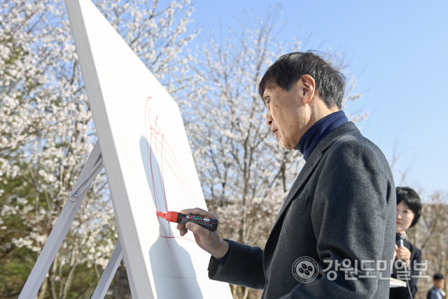 ▲ 원주 뮤지엄산이 최근 개관 10주년을 기념, 세계적인 건축 거장 안도 타다오의 국내 첫 개인전 ‘안도 타다오-청춘’의 막을, 강연 ‘꿈을 걸고 달려라’와 함께 올렸다. 전시는 오는 7월 30일까지 열린다.