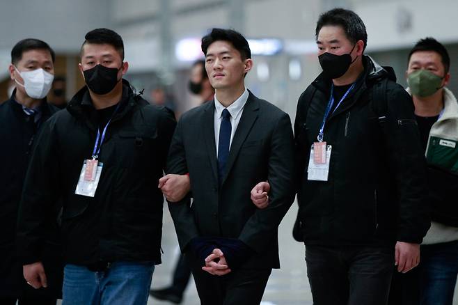 Chun Woo-won, the grandson of ex-President Chun Doo-hwan, was arrested on suspicion of illegal drug use upon entering the arrival gate of Incheon International Airport Terminal 2, Tuesday. (Lee Sang-sub/The Korea Herald)
