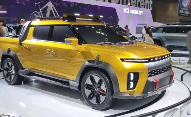 31일 경기도 고양 킨텍스에서 열린 '2023 서울모빌리티쇼'에 전시된 KG모빌리티의 전기 픽업트럭 O100(코드명). 이용상 기자