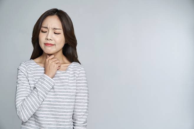 건강에 이상이 없어도 우리 몸은 자연스럽게 매일 약 100ml의 가래를 생산한다. [사진= 게티이미지뱅크]