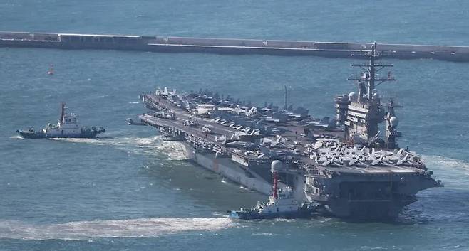 The nuclear-powered aircraft carrier, the USS Nimitz (CVN-68) departs from the naval base in Nam-gu, Busan on the morning of April 2. USS Nimitz arrived at the Busan base on March 28 to conduct joint maritime drills with the R.O.K. Navy.