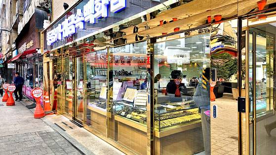 A jewelry shop in Jongno District, central Seoul, on March 23 [KIM KI-HWAN]