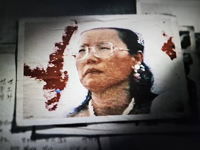 아가동산 지도자 김기순과 넷플릭스 다큐멘터리 《나는 신이다》 방송 장면 ⓒ넷플릭스 《나는 신이다》 화면캡처