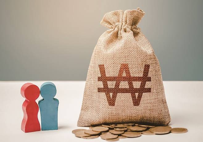 국내 건강보험은 한해 보험료를 걷어 그해 수혜자에게 의료보험금을 지급하는 방식이다.[사진=게티이미지뱅크]