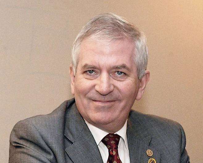 1997~1999년의 아일랜드 세금 혁명을 주도했던 찰리 맥크리비 재무장관./위키피디아(2004년 4월 24일)