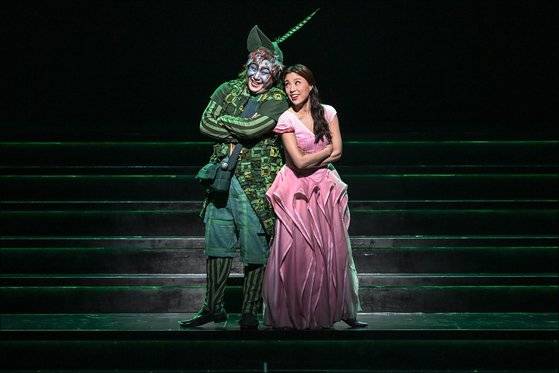 모차르트의 오페라 ‘마술피리’는 사랑의 힘으로 악의 세상을 이겨낸다. [사진 서울시오페라단]