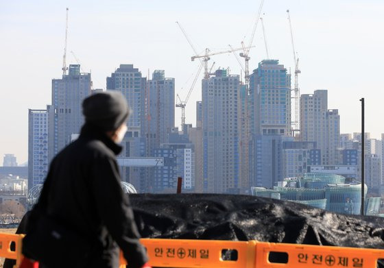 지난 2월 한 아파트 단지 건설 현장의 모습. 기사 내용과 직접적인 관계 없음. 뉴스1