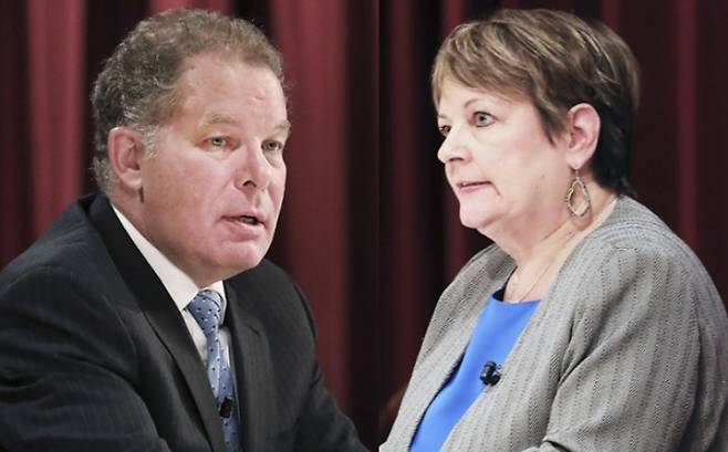 미국 위스콘신주 대법원의 대법관 선거 후보로 출마한 보수 성향 대니얼 켈리 판사(왼쪽)와 재닛 프로토세비츠 판사. AP연합뉴스