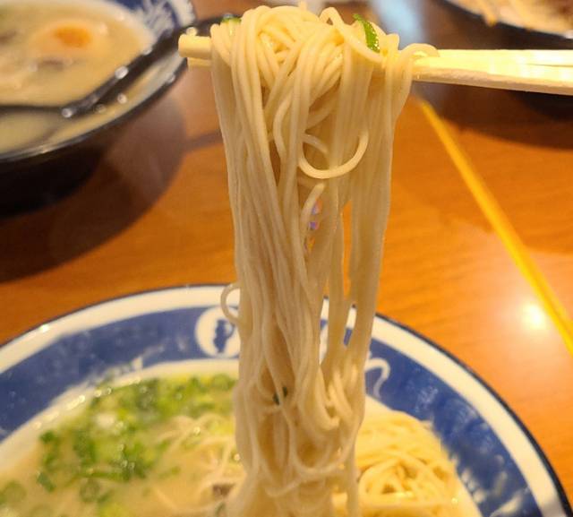 얇은 면발이 특징인 하카타 라멘. 해당 매장의 음식은 아닙니다. 사진=김태원 기자