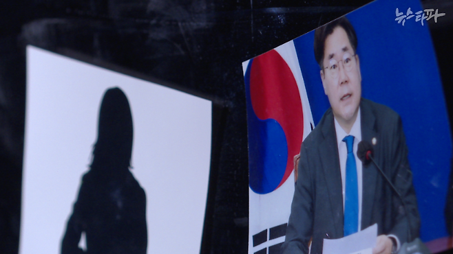 박찬대 의원은 2016년 12월 측근 김 모 씨의 아내를 5급 비서관으로 채용했다. 당시 박찬대 의원 보좌관이었던 사업가 A 씨는 "더 이상 내 운수업체에서 김 씨 아내를 데리고 있을 수 없게 돼 박 의원에게 채용을 추천했다"고 말했다.&nbsp;