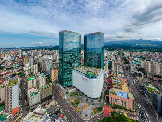 제주 드림타워복합리조트 전경. 롯데관광개발 제공.