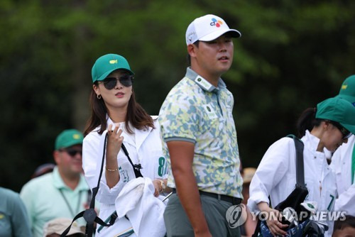 마스터스 파3 콘테스트에 나선 김시우, 오지현 부부.  [로이터=연합뉴스]