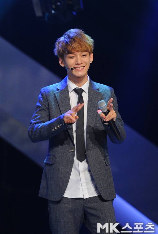 엑소가  2013년 8월 엠카운트다운에서 1위를 차지했다. 첸의 미소가 귀엽다
