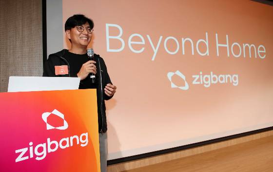 국내 최대 프롭테크(부동산 IT 기술) 기업 '직방'이 전년 대비 289억 증가한 371억원의 영업손실을 기록go 적자가 심화됐다. 이는 2021년부터 대거 늘어난 개발자 인건비 때문으로 추정된다./사진 제공=직방