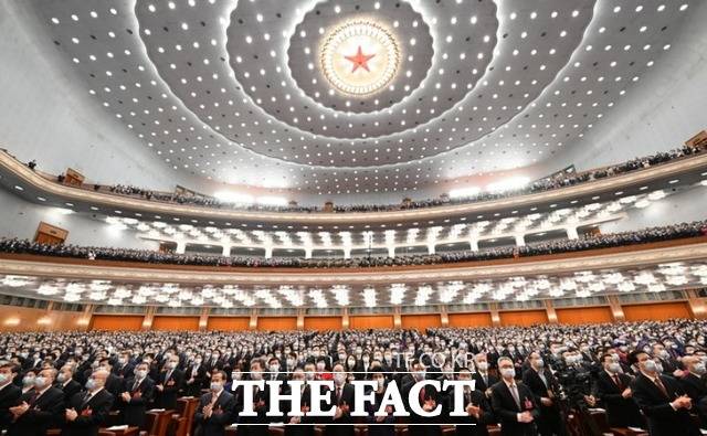 양회(兩會)는 중국에서 3월에 연례행사로 거행되는 전국인민대표대회(전인대)와 전국인민정치협상회의(정협)를 통칭하는 용어다. 사진은 지난달 5일 중국 베이징 인민대회당에서 전국인민대표대회(전인대) 1차 전체회의가 열린 모습. / 신화=뉴시스