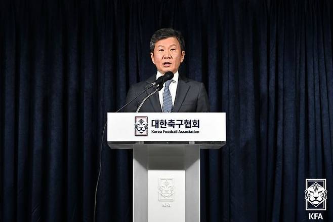 정몽규 대한축구협회장이 축구인 징계 사면 철회와 관련한 입장문을 발표하고 있다. ⓒ 대한축구협회