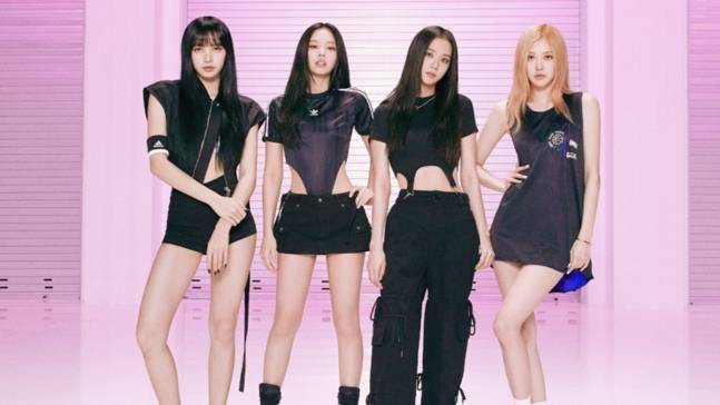 YG엔터테인먼트의 4인조 걸그룹 블랙핑크가 포즈를 취하고 있다.&nbsp;YG엔터테인먼트 제공