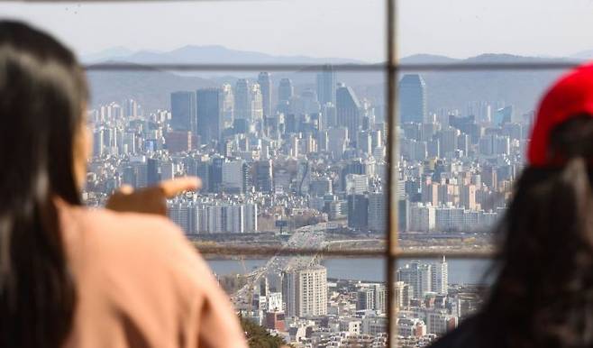 “매도-매수 눈치싸움 치열”…등락 반복하는 서울 아파트값