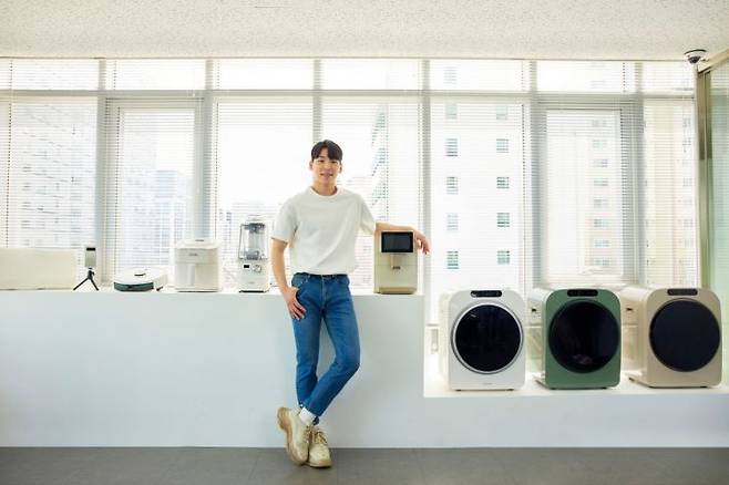 양정호 앳홈 대표. 2021년 자사 브랜드 '미닉스'를 론칭하고 미니 건조기를 출시했다.