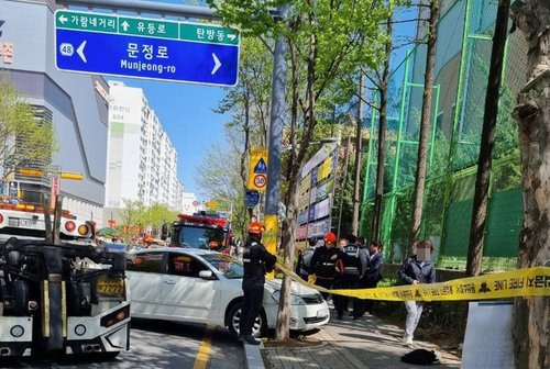 지난 8일 대전 서구 둔산동의 스쿨존에서 발생한 음주 교통사고 현장. 연합뉴스