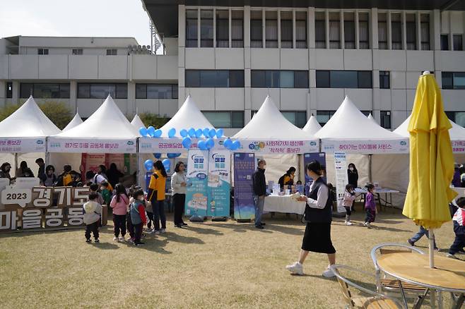 경기도 배달특급이 봄 맞아 현장에서 직접 소비자 만났다. 경기도와 경기도주식회사가 함께하는 공공배달앱 배달특급이 봄바람과 함께 소비자들과 함께 하는 시간을 가졌다. / 사진제공=경기도주식회사