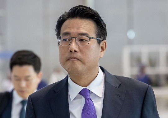 Deputy National Security Adviser Kim Tae-hyo departs for the U.S. to discuss the final arrangements for President Yoon Suk-yeol’s state visit to the U.S. from Incheon International Airport Terminal 2 on the morning of April 11. Yonhap News