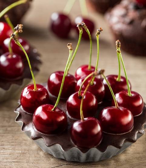먹음직스러운 건강 과일 체리. 반드시 씨앗을 뱉고 먹어야 한다. 씨앗을 씹어 먹으면 독소 탓에 응급실에 실려 갈 수도 있다. [사진=게티이미지뱅크]