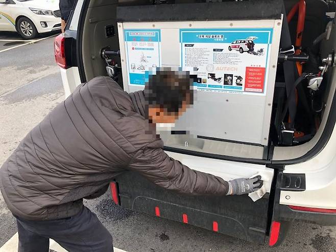 ‘차량 청결 관리’ 업무를 진행하고 있는 모습.ⓒ남양주시