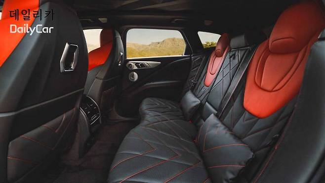 BMW, XM 라벨 레드