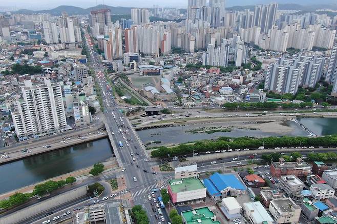 대구 신천대로 동신교진출램프와 청구네거리 사이 아파트 밀집 지역 전경 [헤럴드경제DB]