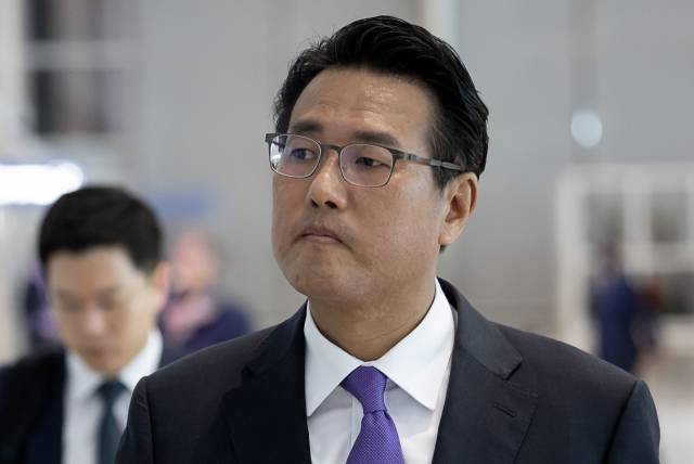 ▲김태효 국가안보실 1차장이 윤석열 대통령의 미국 국빈 방문 최종 조율을 위해 11일 오전 인천국제공항 2터미널을 통해 출국하고 있다. 김 1차장은 이날 출국 전 기자들과 만나 "오늘 아침에 양국 국방장관이 통화를 했고 양국 견해가 일치한다”고 말했다. ⓒ연합뉴스