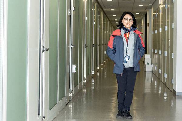 이정애 박사의 출근 복장. 자율이다. 실험실에 갈 땐 긴팔, 긴바지, 안전화가 필수다. 옛날엔 규율이 엄했는데, 지금은 많이 완화됐다고 한다.