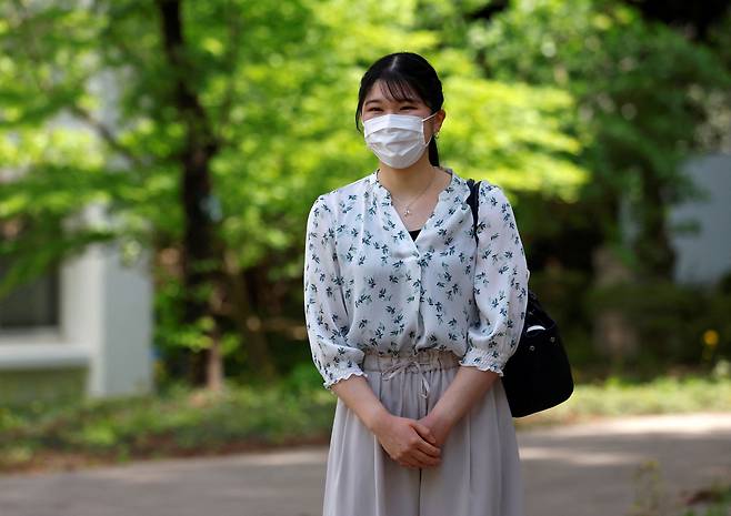 나루히토 일본 왕의 외동딸인 아이코 공주가 12일 일본 도쿄의 가쿠슈인 대학에 첫 등교한 모습이 카메라에 포착됐다 . [로이터]