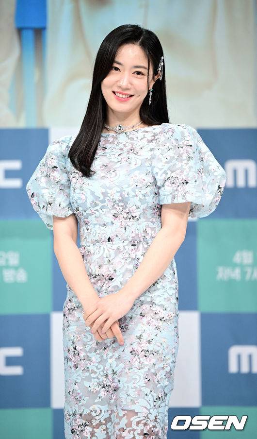 [OSEN=최규한 기자] 13일 오전 서울 상암 MBC에서 새 일일드라마 ‘하늘의 인연’ 제작발표회가 열렸다.배우 정우연이 제작발표회에 참석해 포토타임을 하고 있다. 2023.04.13 / dreamer@osen.co.kr