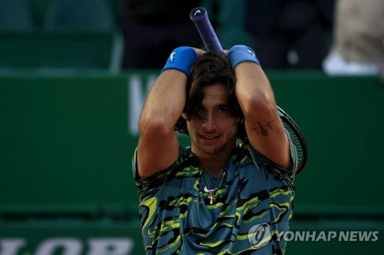 조코비치 꺾은 무세티. [AFP=연합뉴스]