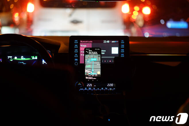 스페인 바르셀로나에서 '카카오T' 앱을 이용해 현지 택시에 탑승한 모습. 2023.3.2/뉴스1 ⓒ News1 이기범 기자