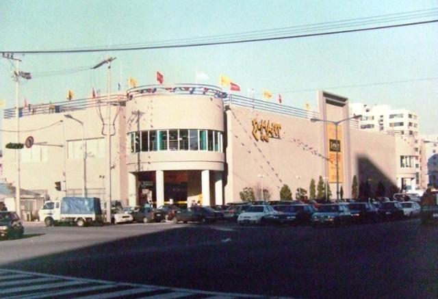 30년 전인 1993년 11월 국내 1호 대형마트로 문을 열 당시의 서울 도봉구 이마트 창동점의 전경. 이마트 제공