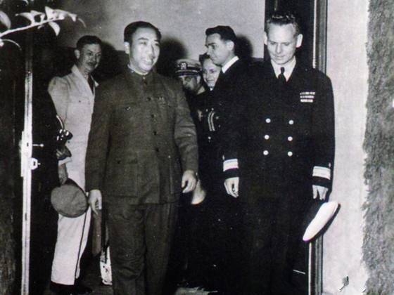 항일 전쟁 시절 다이리(왼쪽)는 미군과 함께 설립한 정보기관 ‘중·미합작소’의 대표였다. 오른쪽은 부대표였던 미 해군 대령. [사진 김명호]