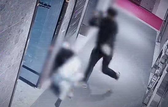 사건 당시 폐쇄회로(CC)TV 화면.[사진=SBS ‘그것이 알고싶다’ 캡처]