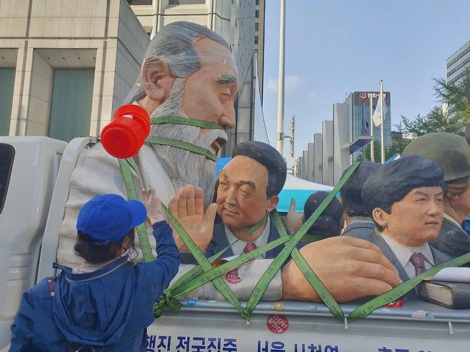 숭례문 일대 촛불행동 집회 퍼포먼스 [촬영 이미령]