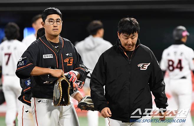 14일 수원 KT전에서 연장 12회 무실부를 기록한 한화 선수들이 아쉬워하는 모습. 수원=박재만 기자 pjm@sportschosun.com