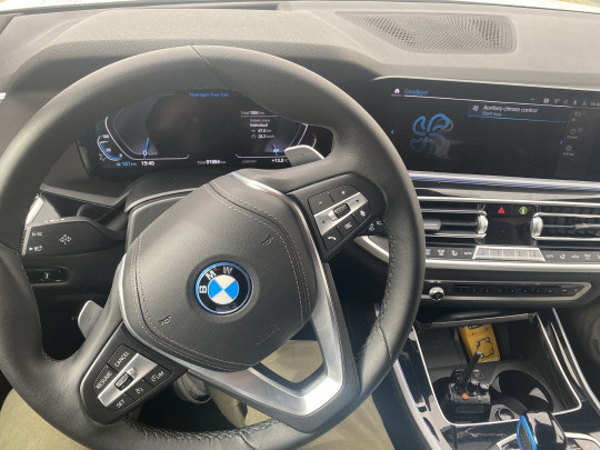 BMW iX5 하이드로젠 운전석. 이상현 기자