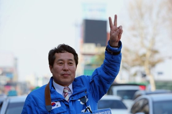 강래구 수자원공사 상임감사위원이 2016년 총선 당시 대전 동구 국회의원 예비후보로 나와 선거운동을 하고 있다. 사진 강래구 후보 블로그 캡처