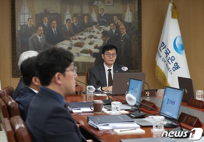 이창용 한국은행 총재가 지난 11일 금융통화위원회를 주재하고 있다. /뉴스1