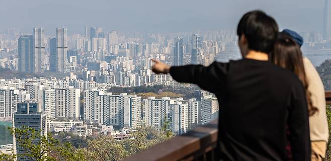 서울 남산에서 바라본 아파트 단지의 모습./뉴스1