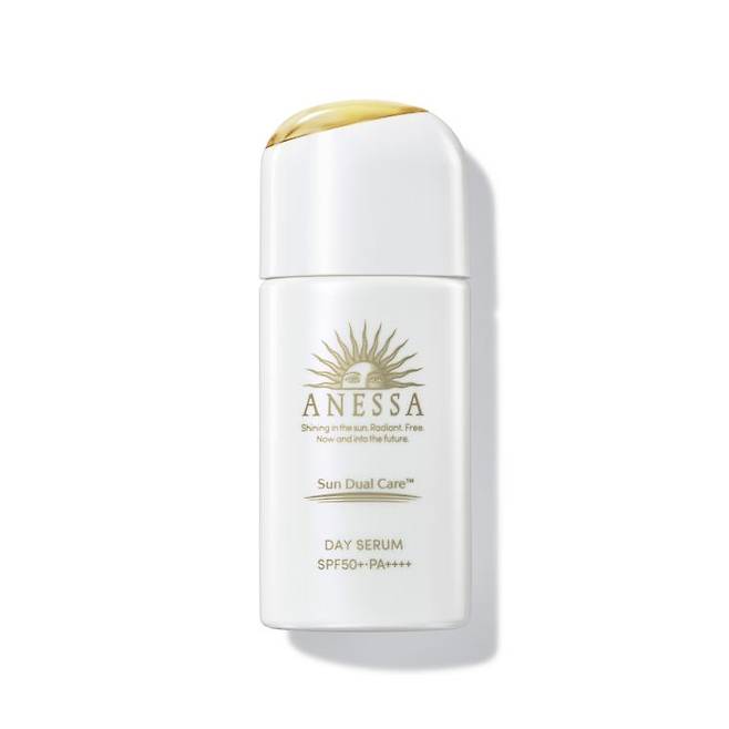 아넷사 데이 세럼 SPF 50+/PA ++++ - 스피룰리나의 광합성 원리를 차용해 피부에 이로운 광선은 흡수해 안티에이징 효과를 내고, 자외선은 강력하게 차단하는 매우 산뜻한 제형. 혼합 30mL 4만 4천 원.