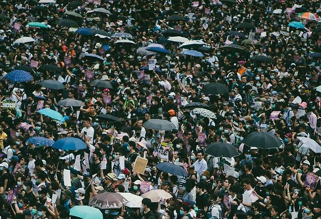 세계 인구의 정점이 30년 안에 도래할 것이라는 전망이 나왔다. Joseph Chan/Unsplash