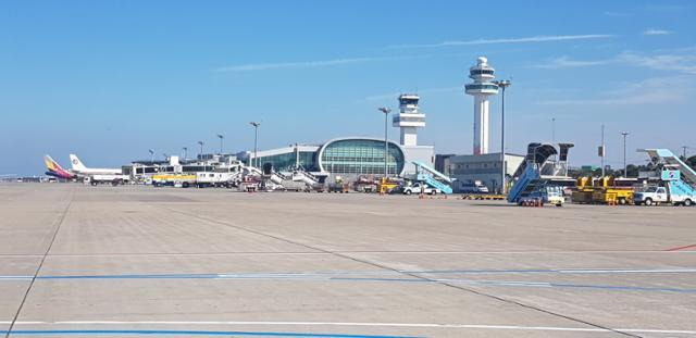 제주국제공항 내 계류장 전경. 김영헌 기자